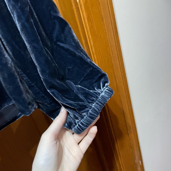 ✨Faherty rowan stretch silk velvet button down✨ - Picture 5 of 7